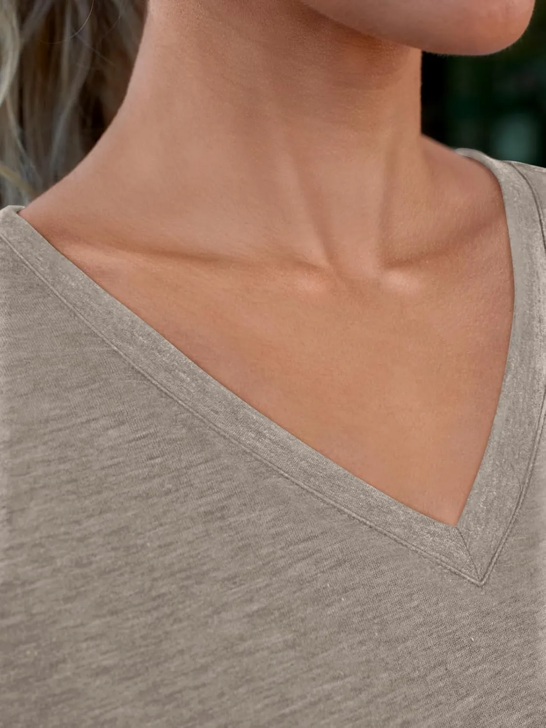 AUTOMET T-Shirts Short Sleeve V Neck Tees Tops for Women Fashion Trendy Lightweight Soft Casual Summer Outfits Clothes 2025